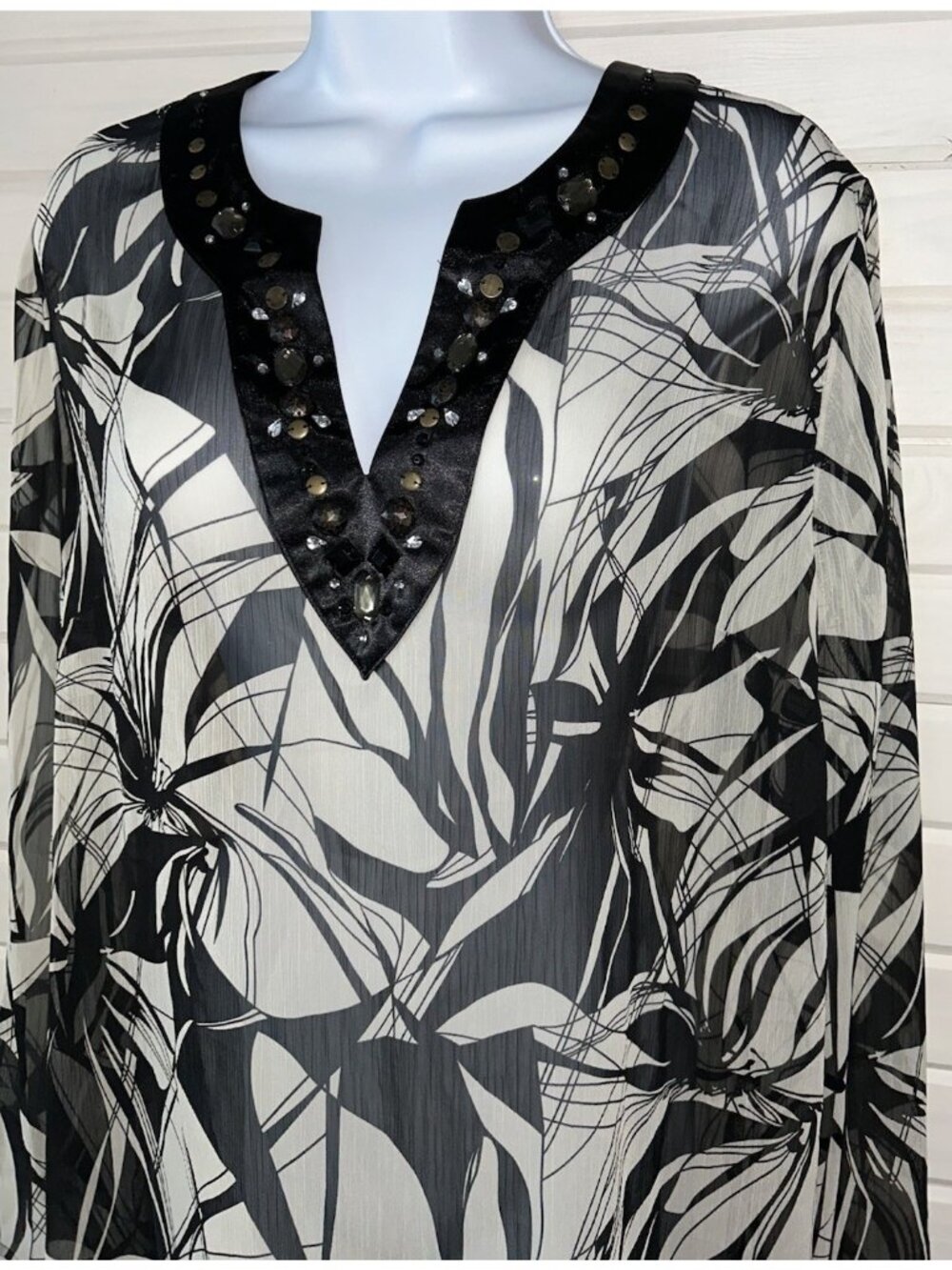 NWT SUSAN GRAVER Sz LARGE Georgette Top Tunic Black White Beaded Poly Chiffon